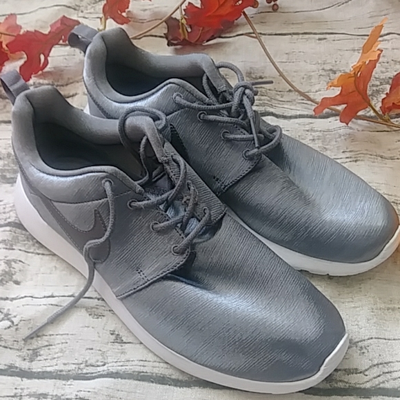 Nike Other - Nike men's shoes grey size 10